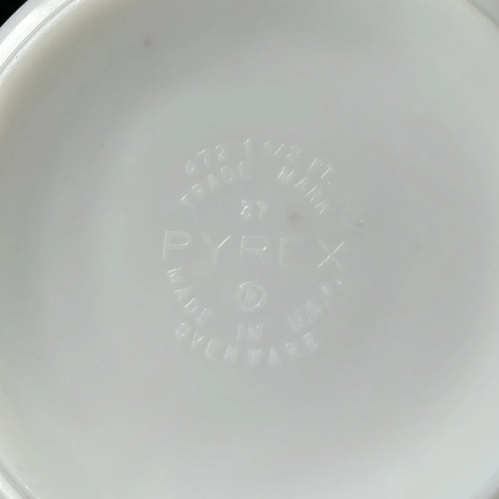 Vintage Pyrex Town & Country Cross Stitch Star Casserole Dish. #472